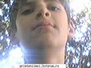 yo - eu ma uitam de sus la voi ... poza facuta mai - lil traceur